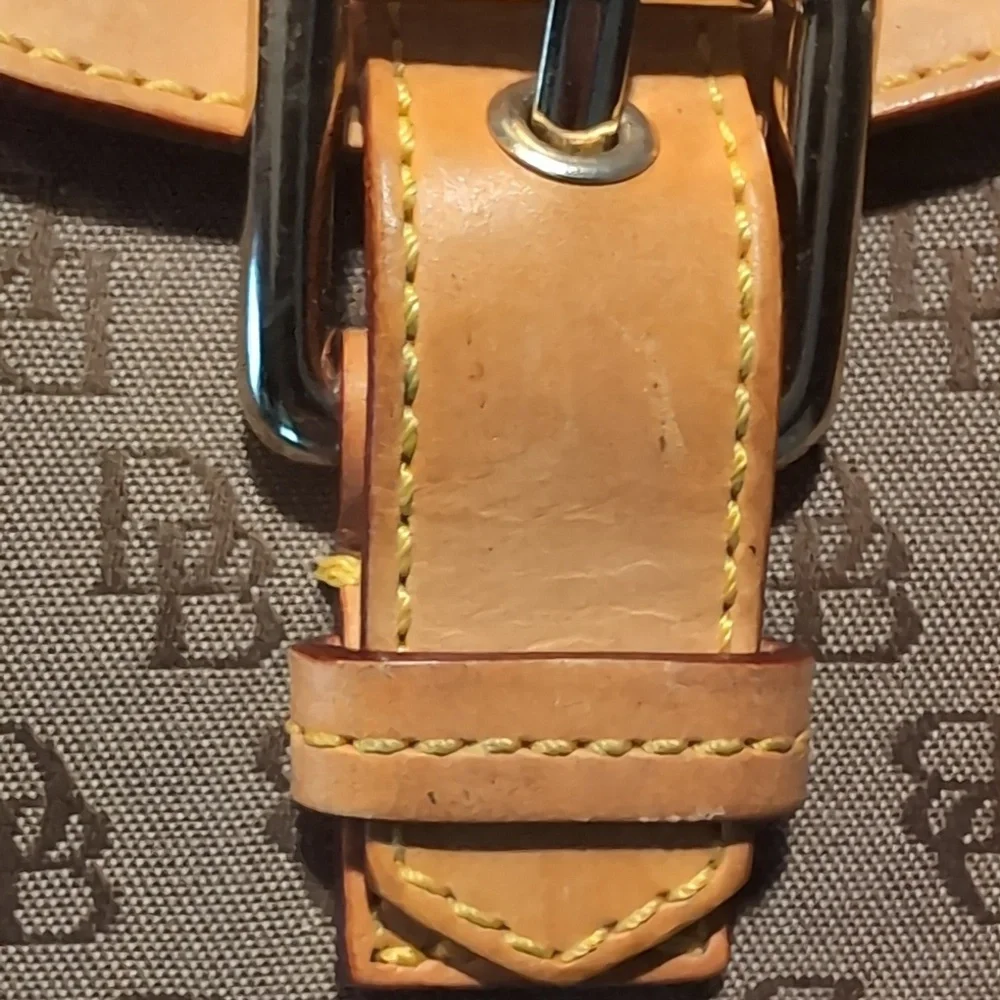 Dooney & Bourke Signature Light Brown Double Buckle Pockets Hobo Shoulder Purse - Picture 3 of 16